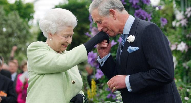 2022 - A Queen and a King, universal and eternal love of a mother and son